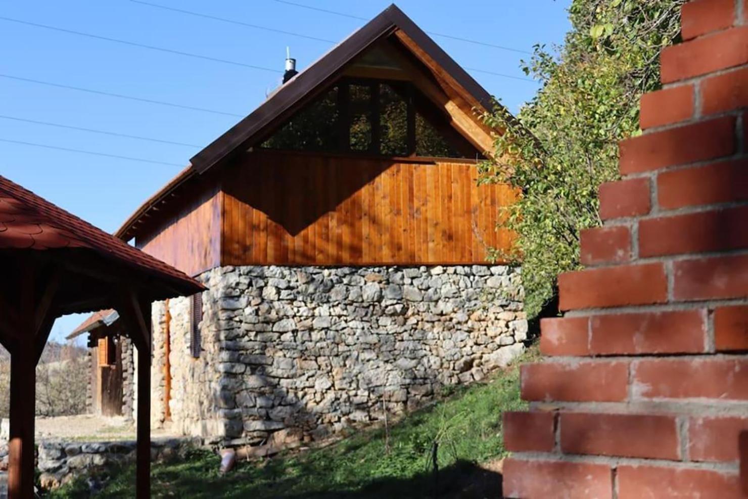 Salas U Bregu In Cheile Carasului Crasova Exteriér fotografie