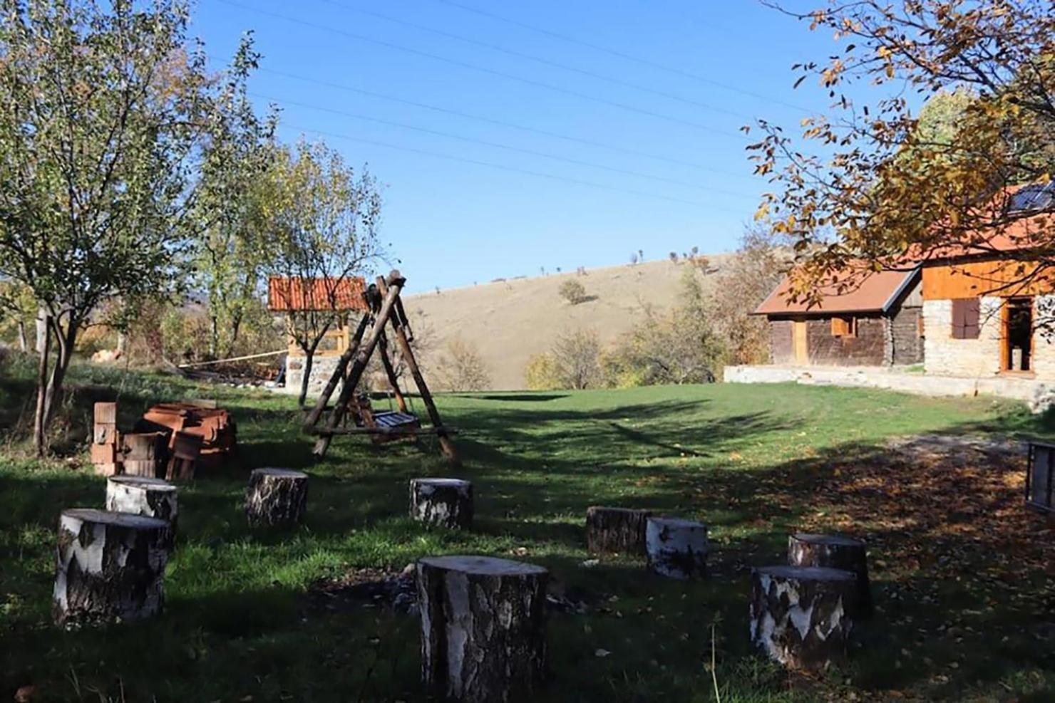 Salas U Bregu In Cheile Carasului Crasova Exteriér fotografie